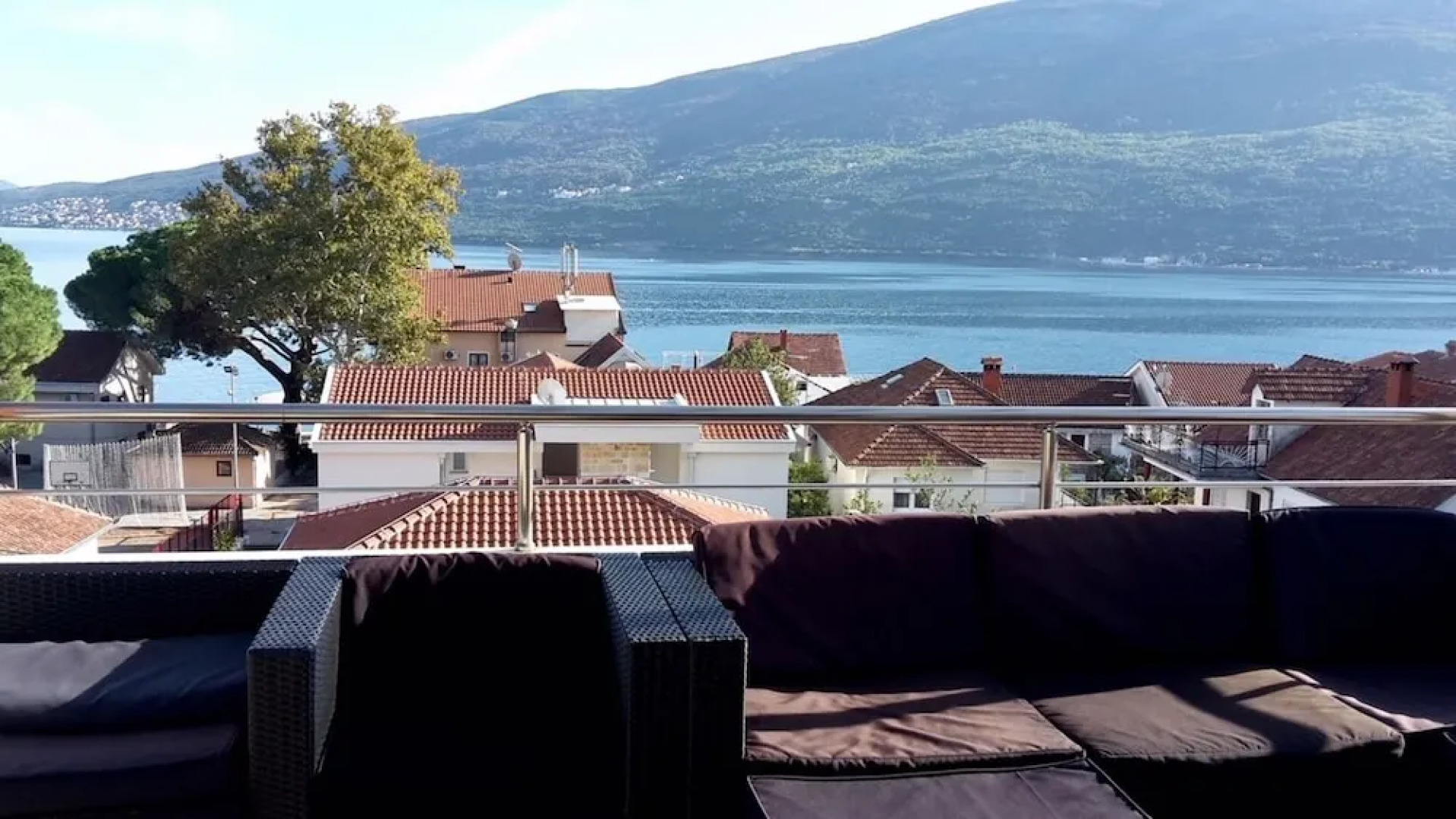 Luxurious 3-Bed Penthouse with Stunning View