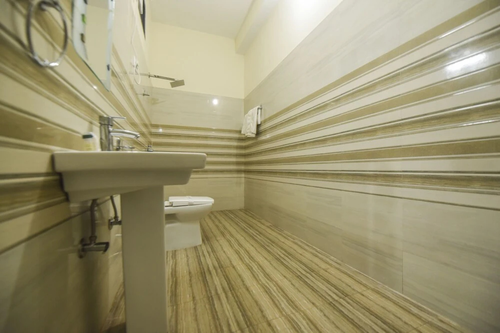 OYO 15428 Hotel Grand Hills