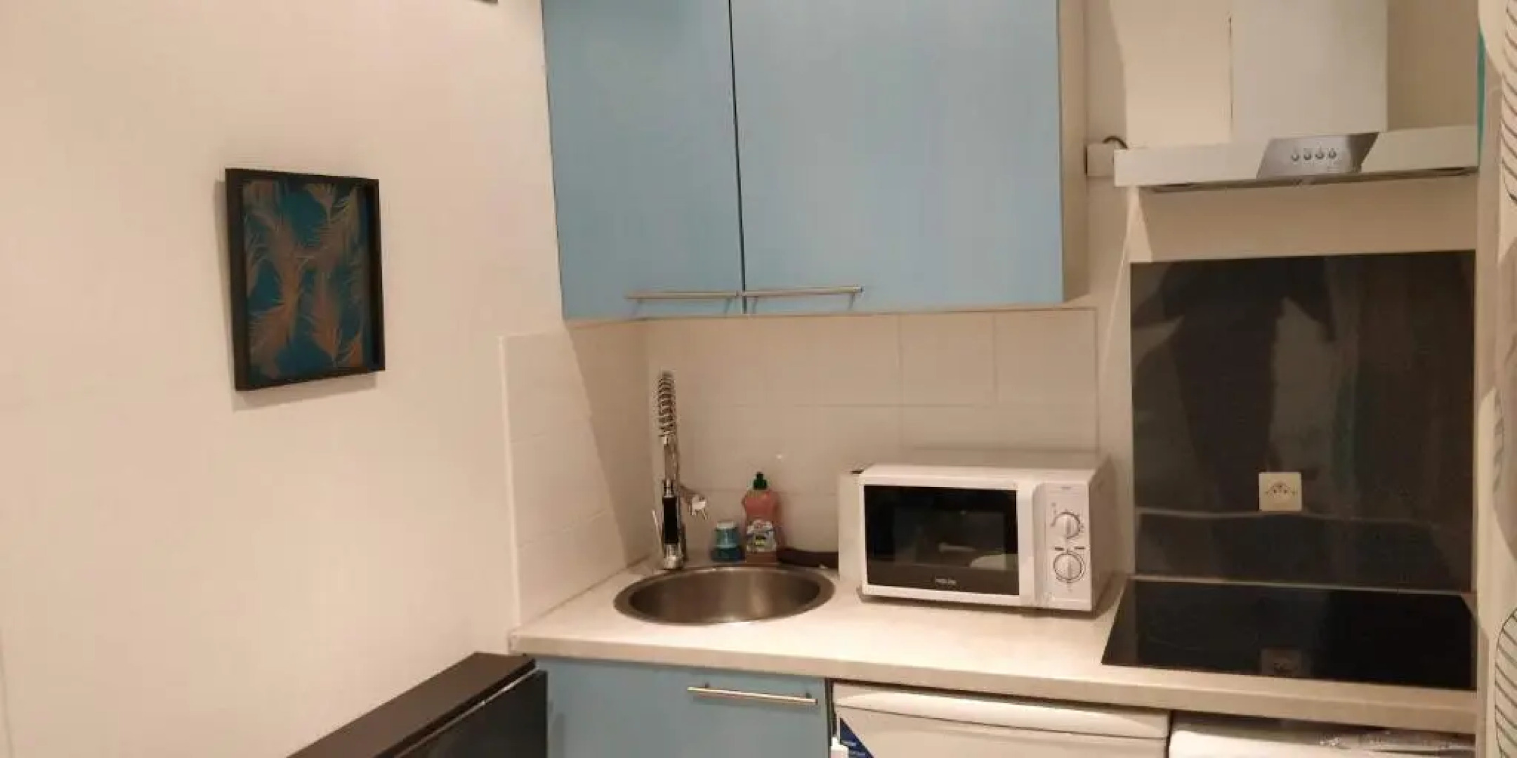 Modern 1 bedroom apartment near the metro.