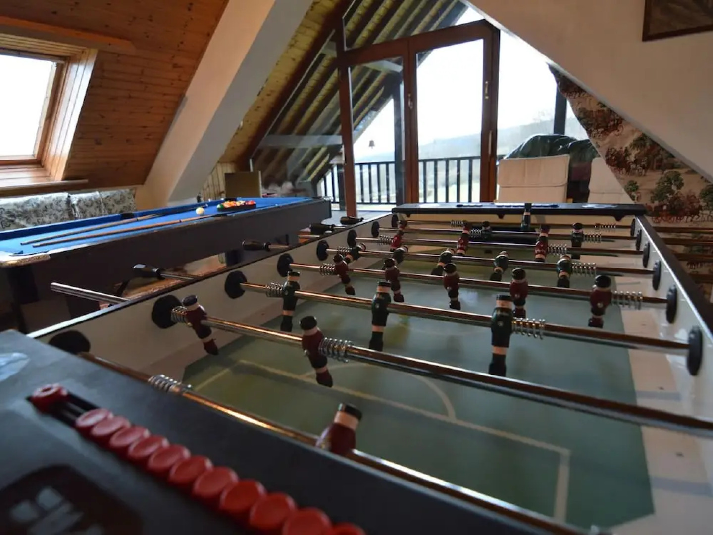 Hillside Retreat With Pond