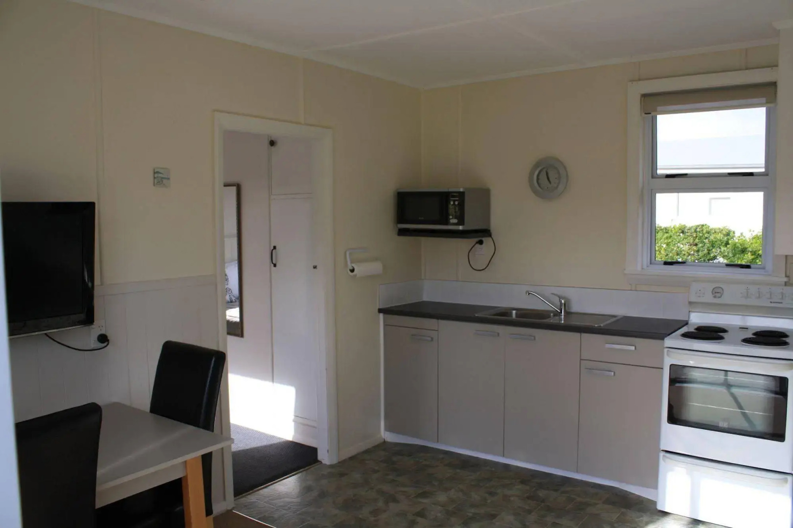 Pohara Beachfront Motel