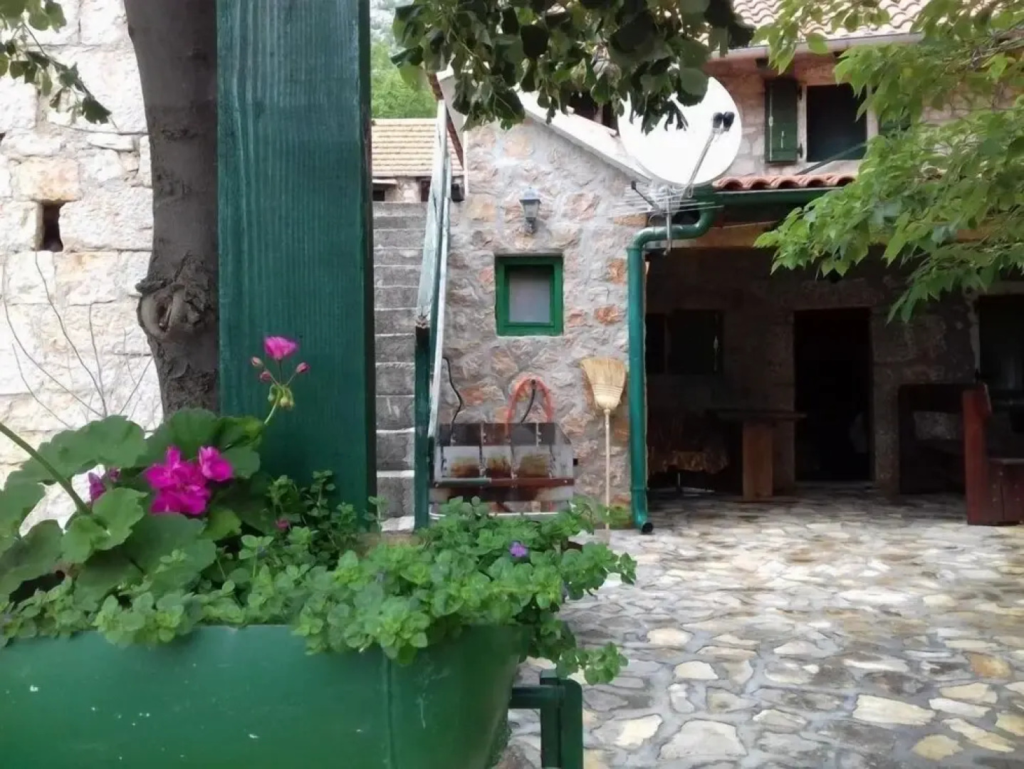 Role - Retro & Affordable - H