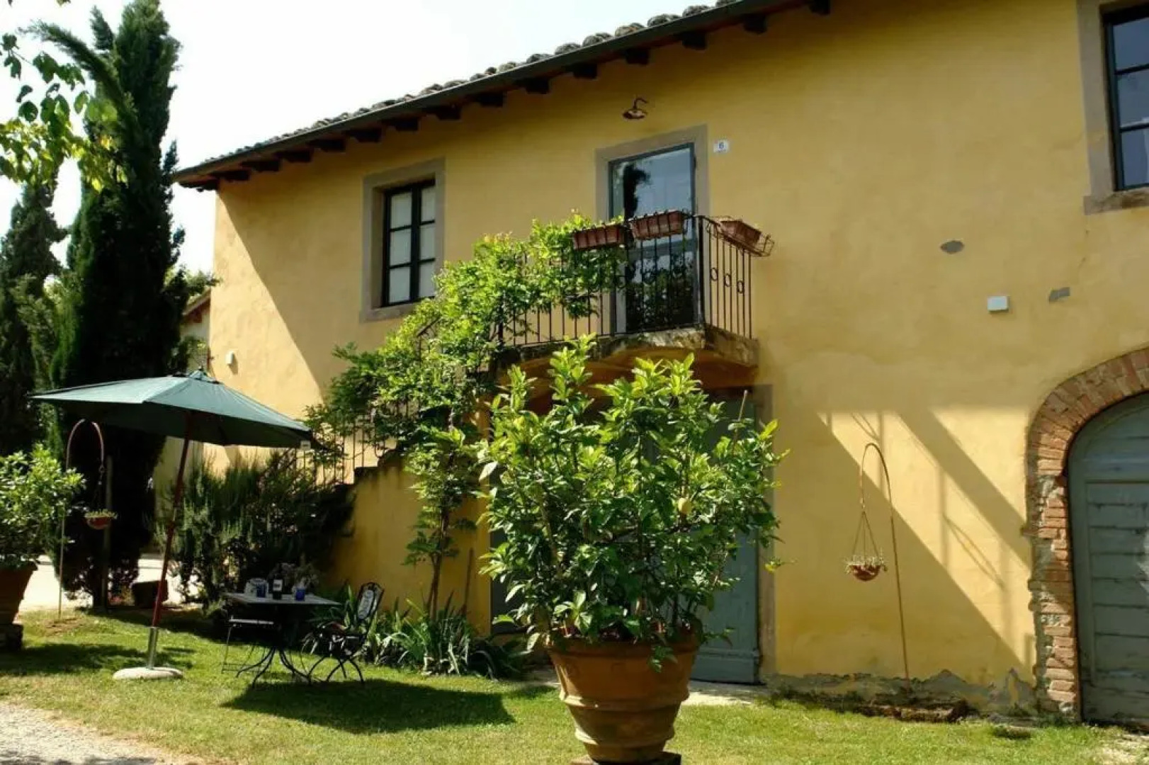 Ginestra Holiday Home