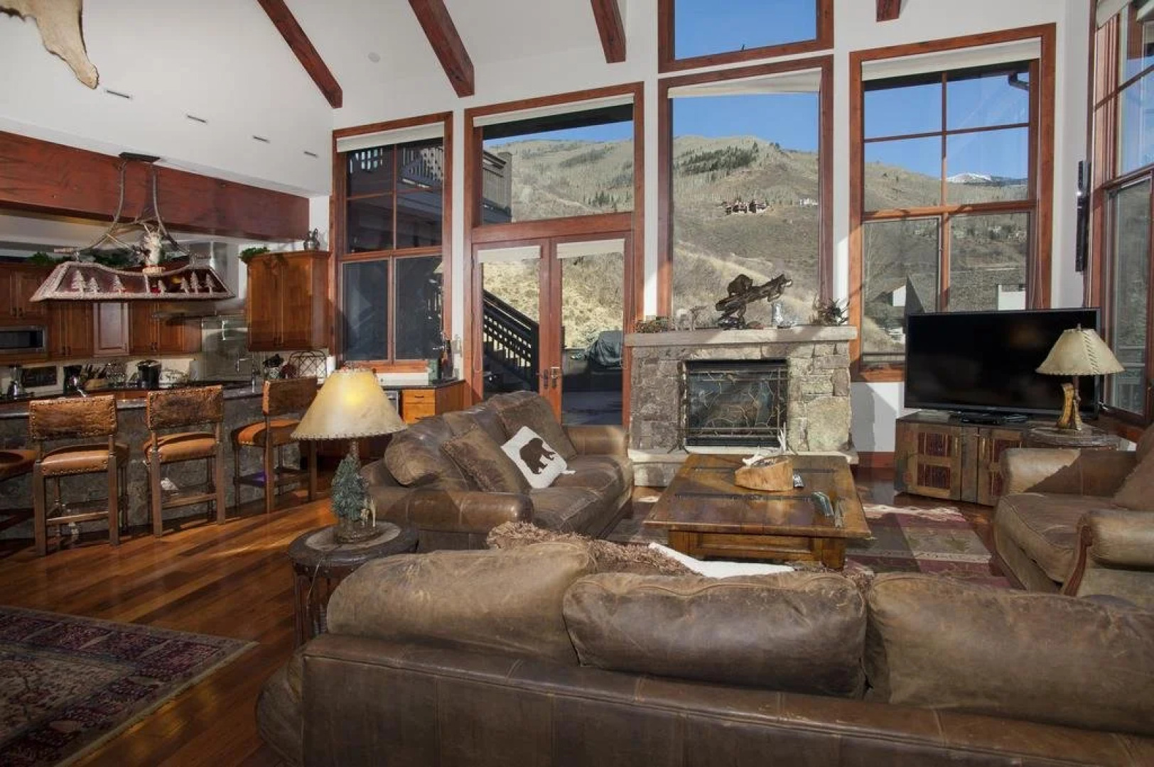 Robason 6 Bedroom Home by RedAwning