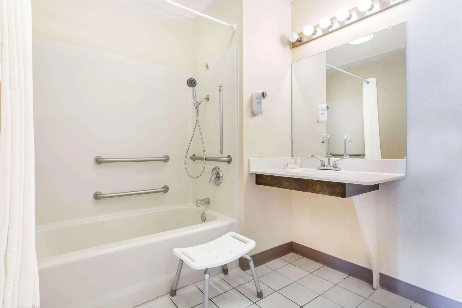 Baymont Inn & Suites - Orangeburg