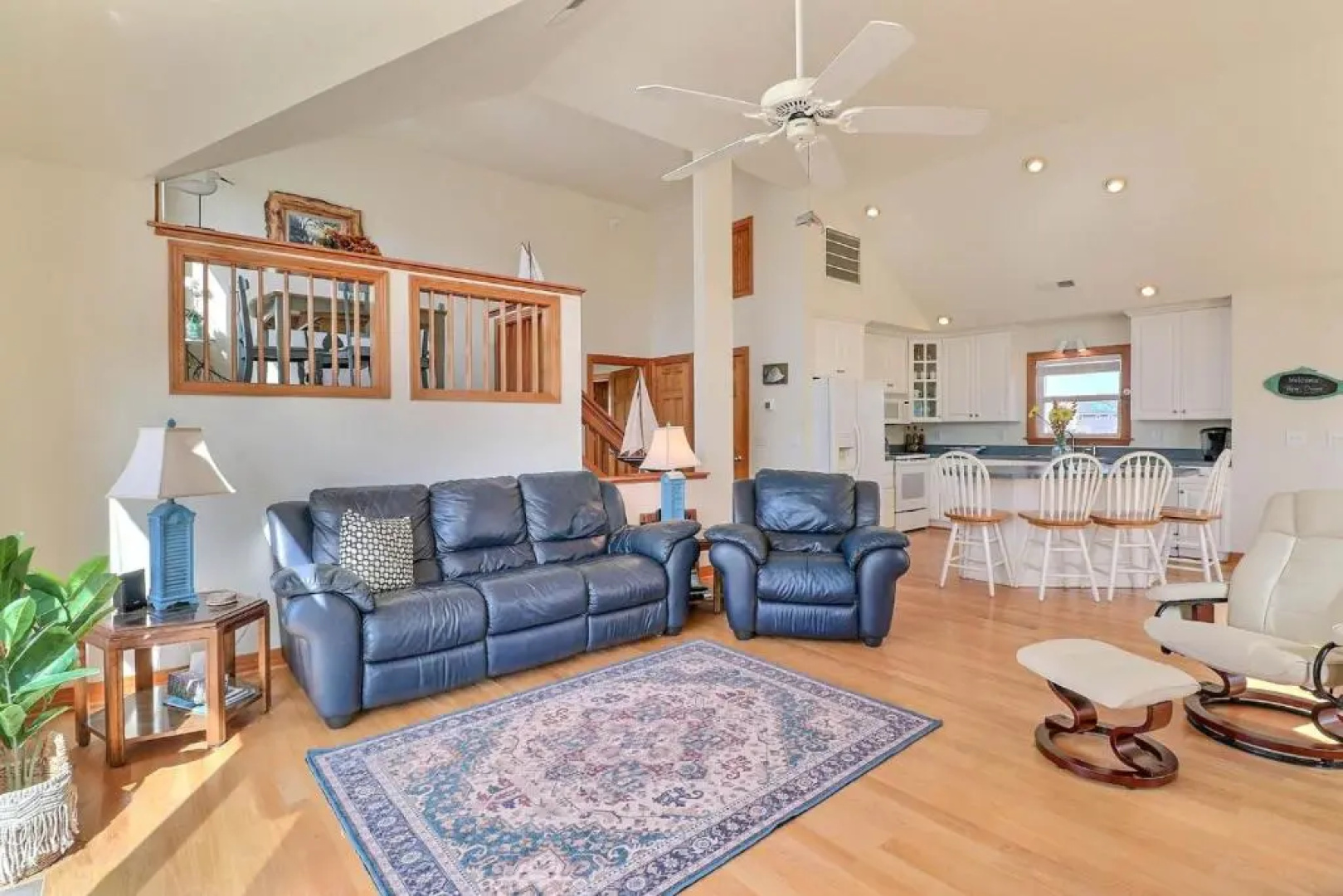 1671 Semper Summer 3 Min Walk to Beach