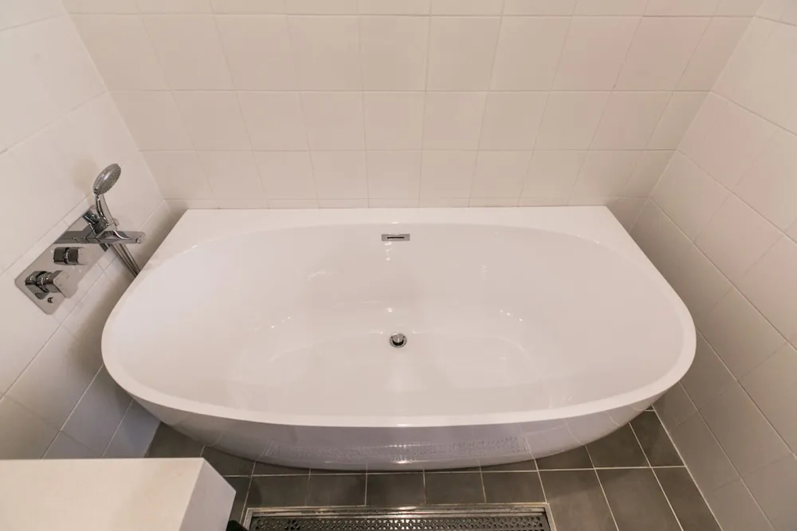 Hotel February Dong Seong Ro