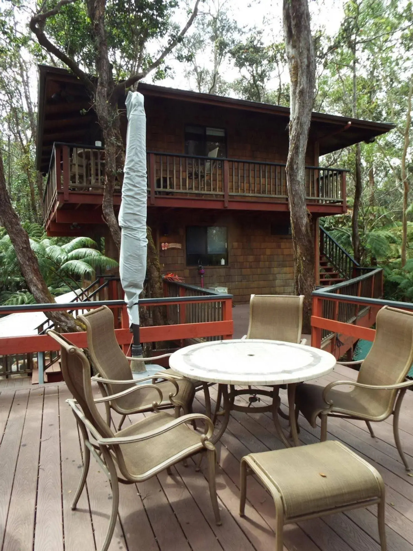 The Guest Cottages @ Volcano Acres Tree House