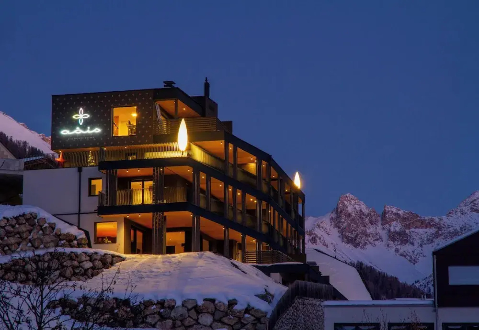 Aois 4 Elements suits