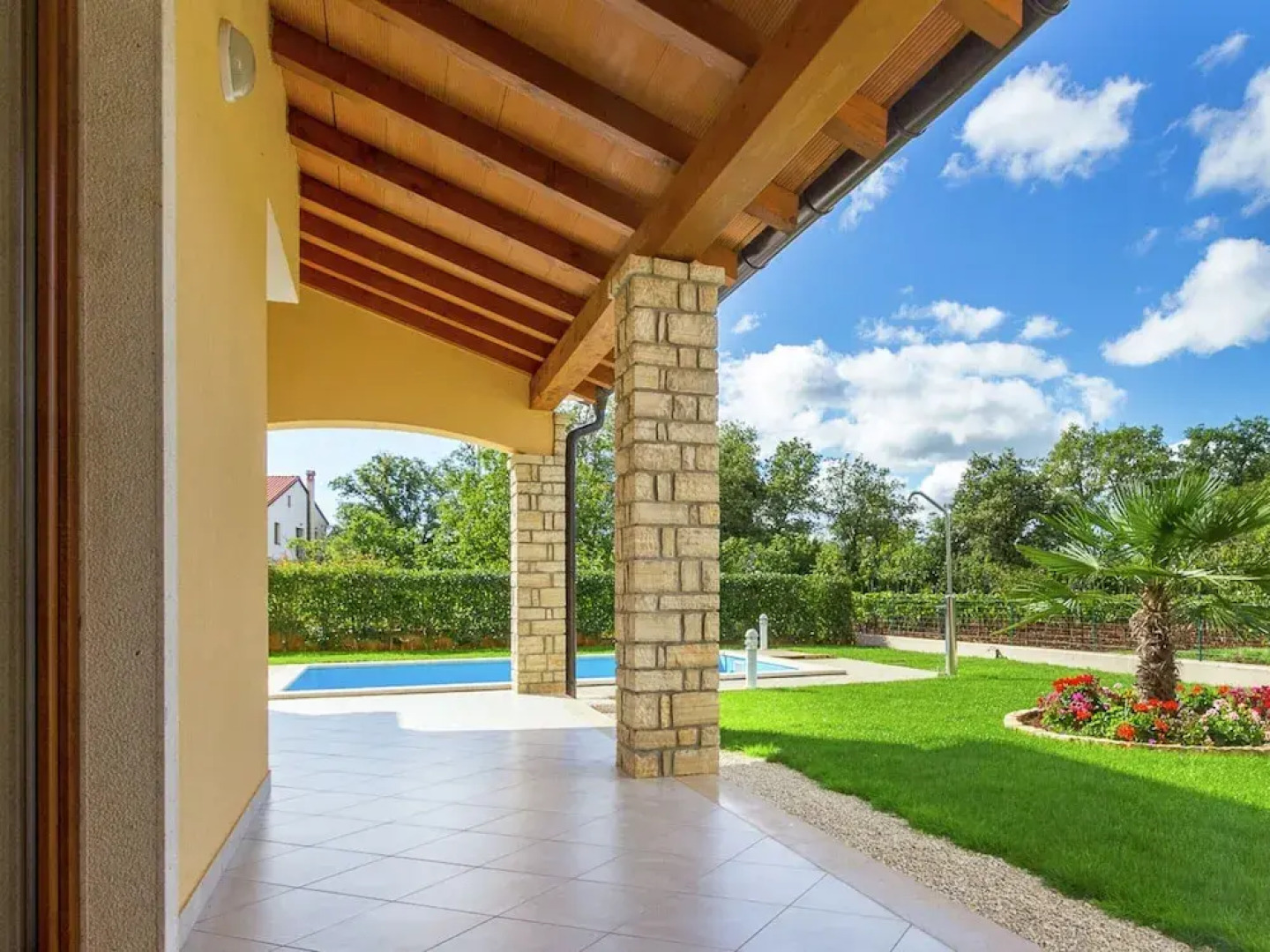 Villa in Kma?i?i With Private Pool