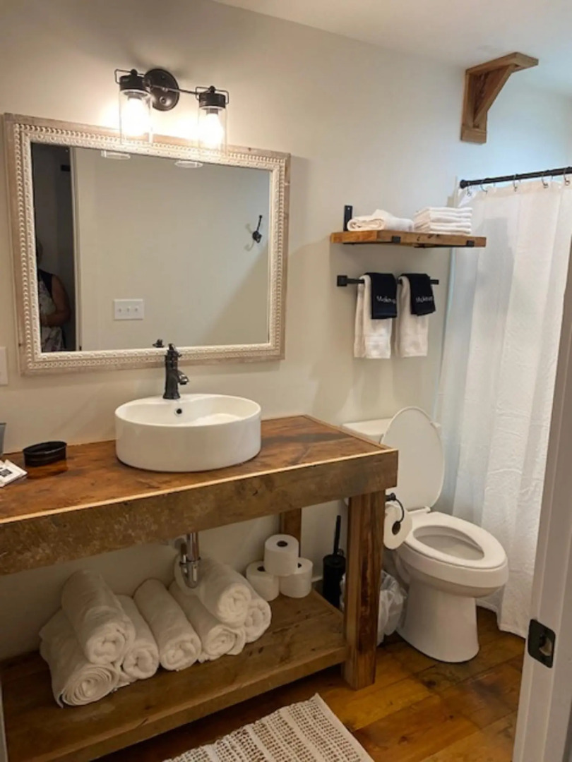 Greeter Falls Lodge Suite 4