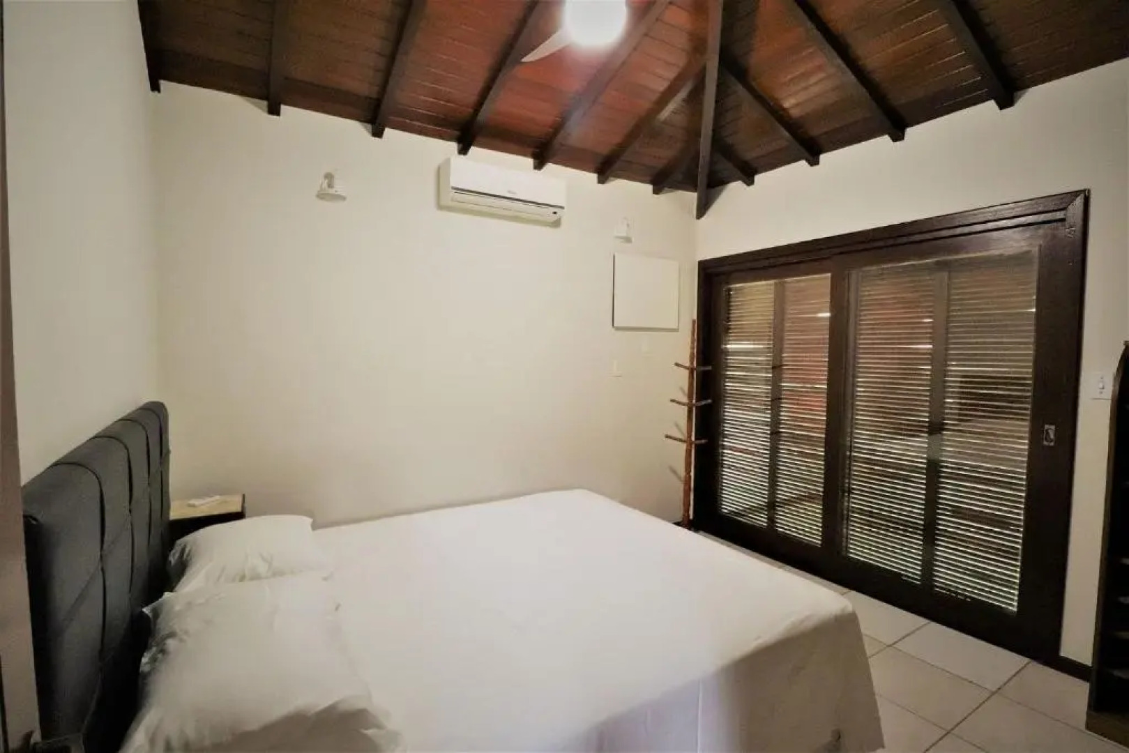 Maravilhosa casa com 8 st em geribá
