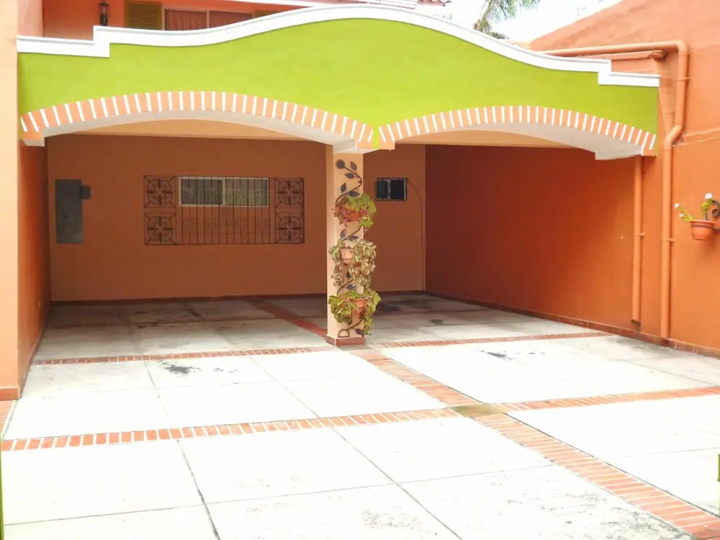 THE Green Frog Inn Bed and Breakfast