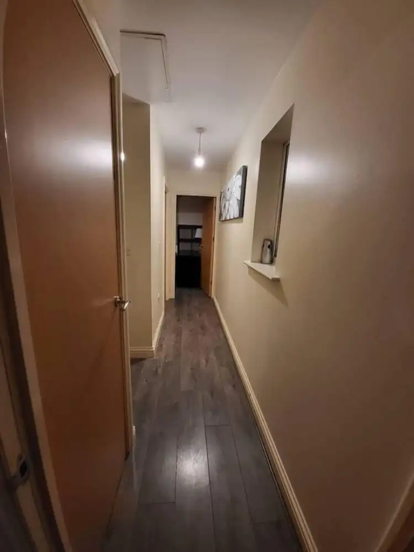 Lovely 4 Bedroom Home With Private Parking