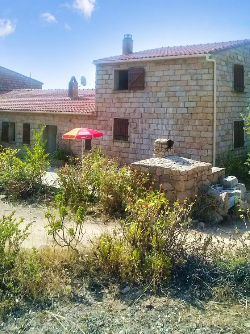 House With 4 Bedrooms in Figari, With Wonderful sea View, Private Pool