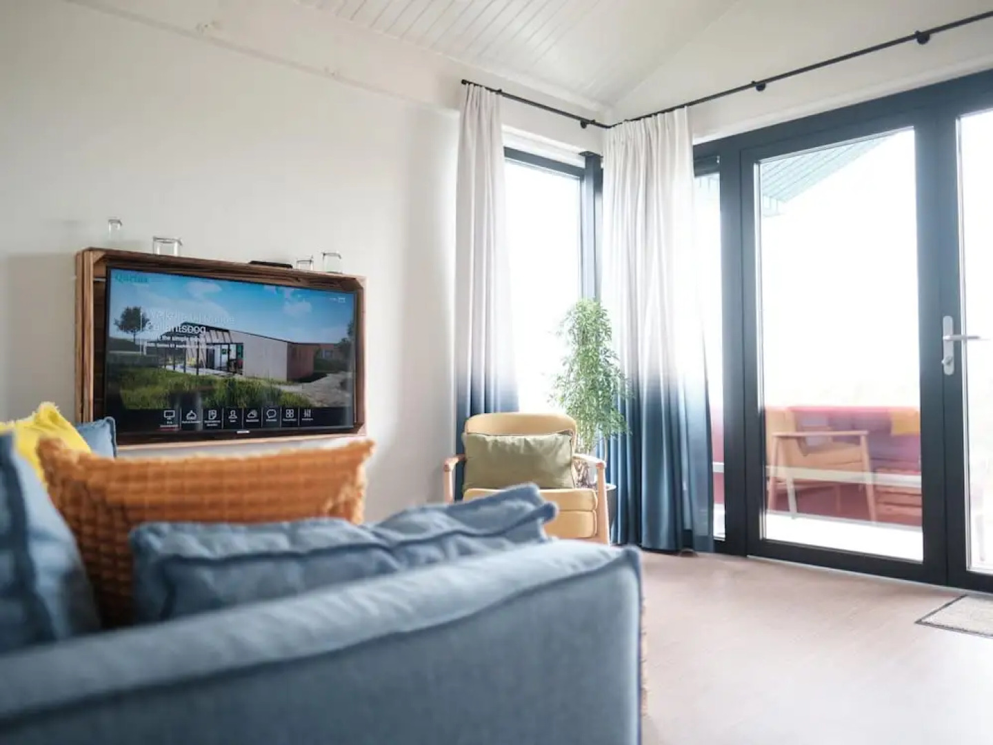 Comfy Lodge Close to Sea With Microwave