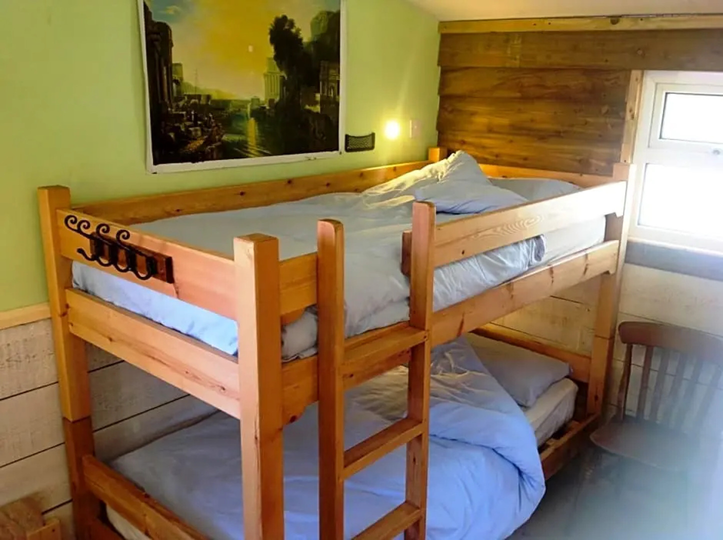 Edens Yard Backpackers