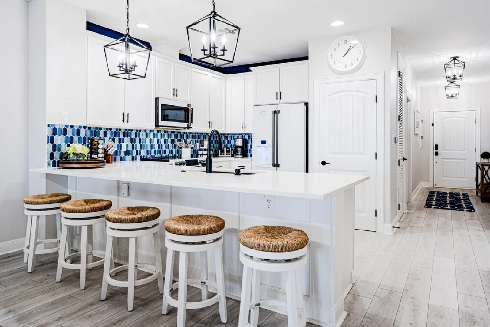 Luxury Waterfront Condo W/pool & Views!