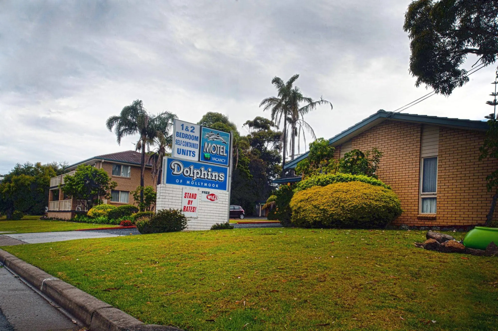 Dolphins Motel