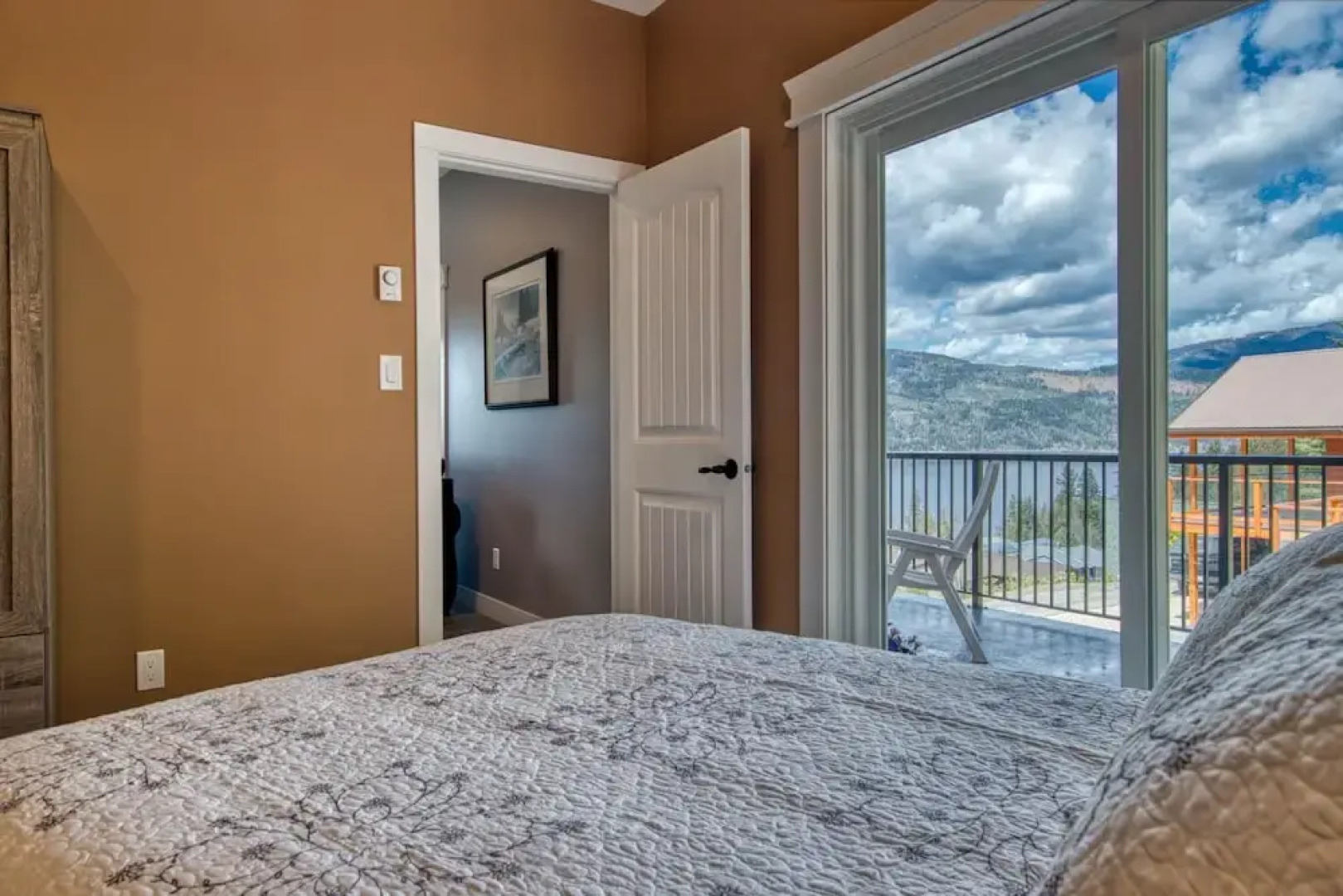 Semi-lakefront Luxury Blind Bay - Spring Specials! 2 Bedroom Cottage by RedAwning