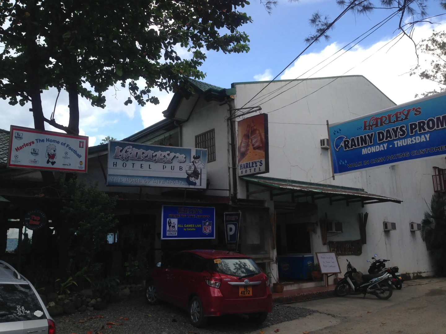 Harleys Pub and Hotel