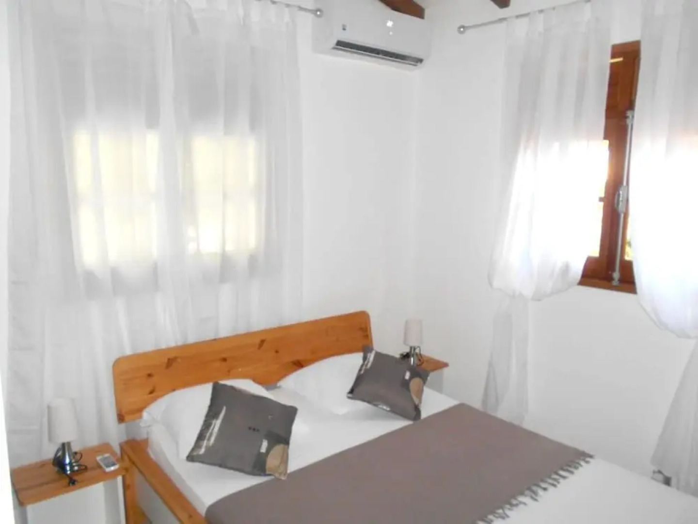 House With 2 Bedrooms in Deshaies, With Enclosed Garden and Wifi - 400