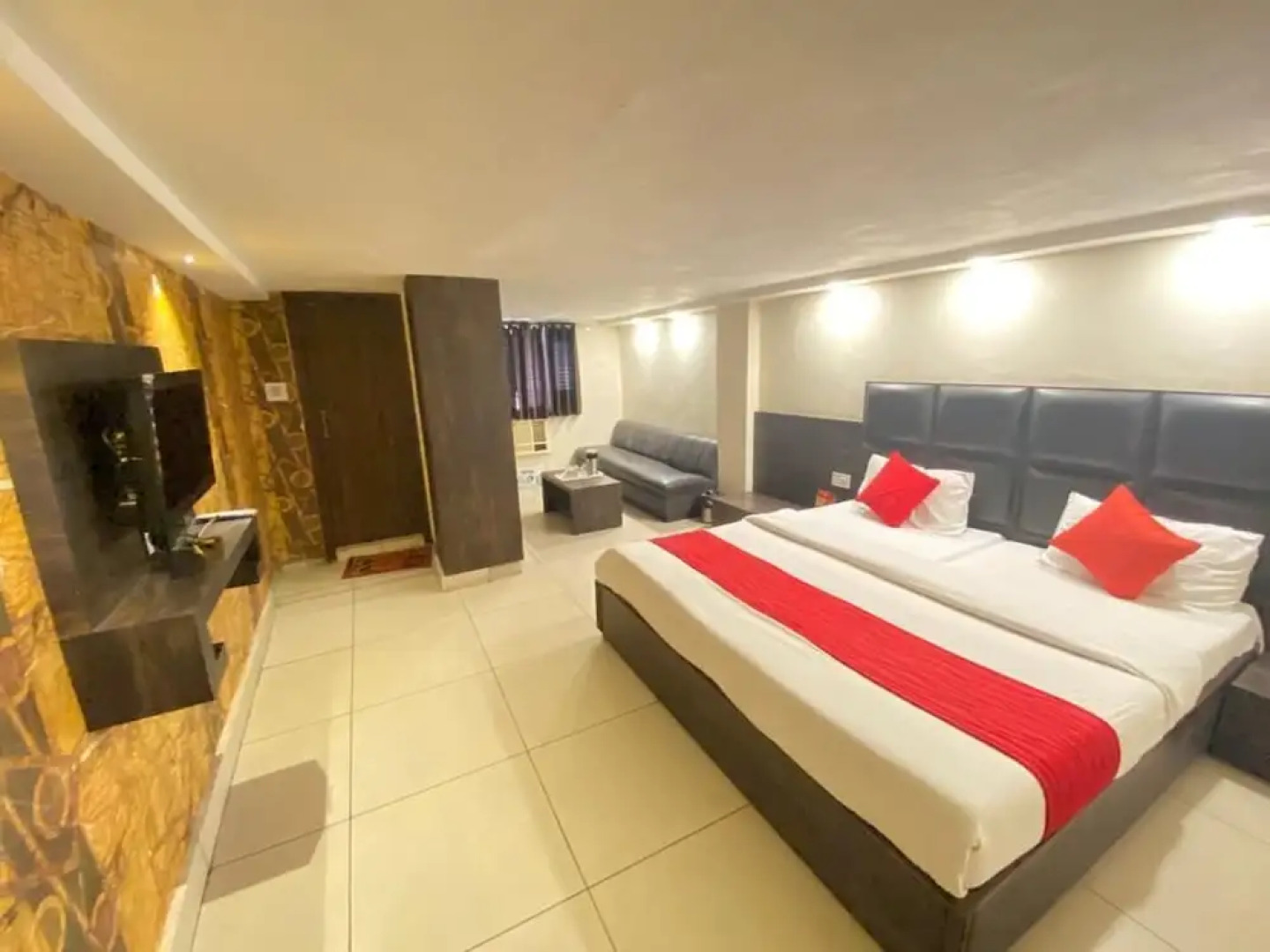 OYO Rooms Ludhiana Railway Station Clock Tower