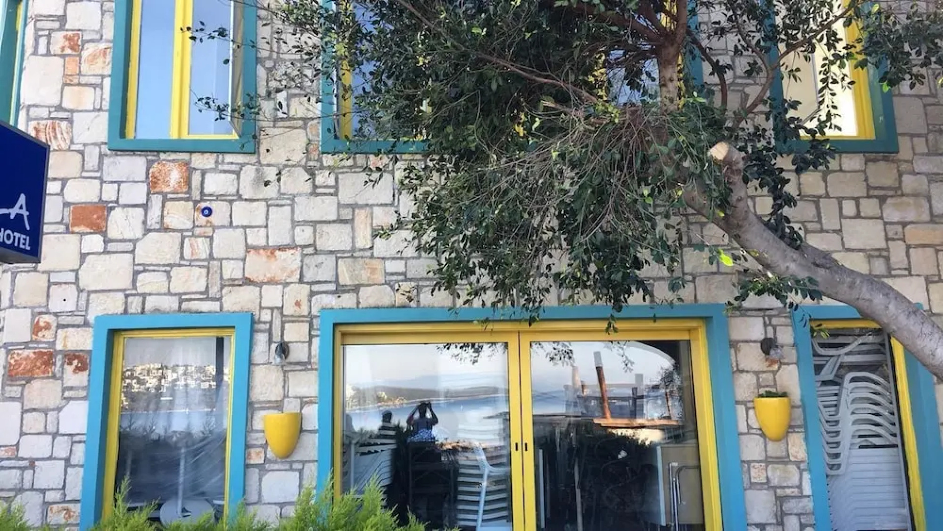 Estrella Beach Hotel