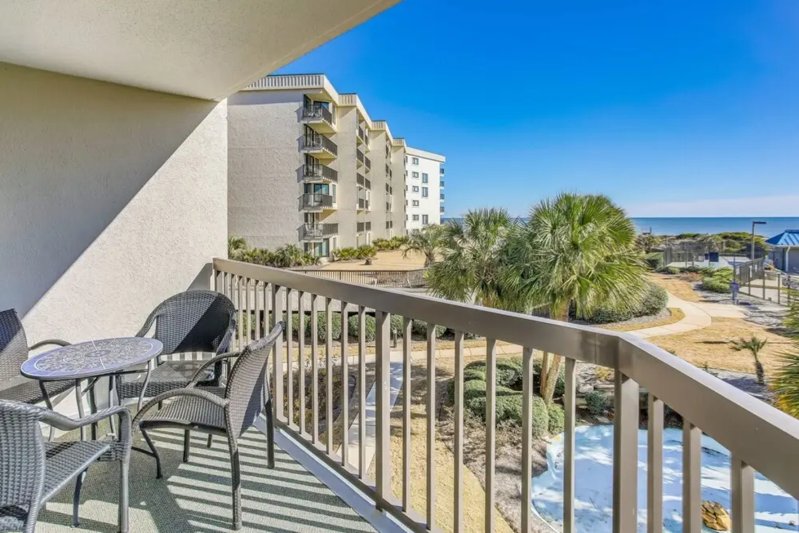 Pawleys Island Condo - Balcony, Pool And Ocean Views