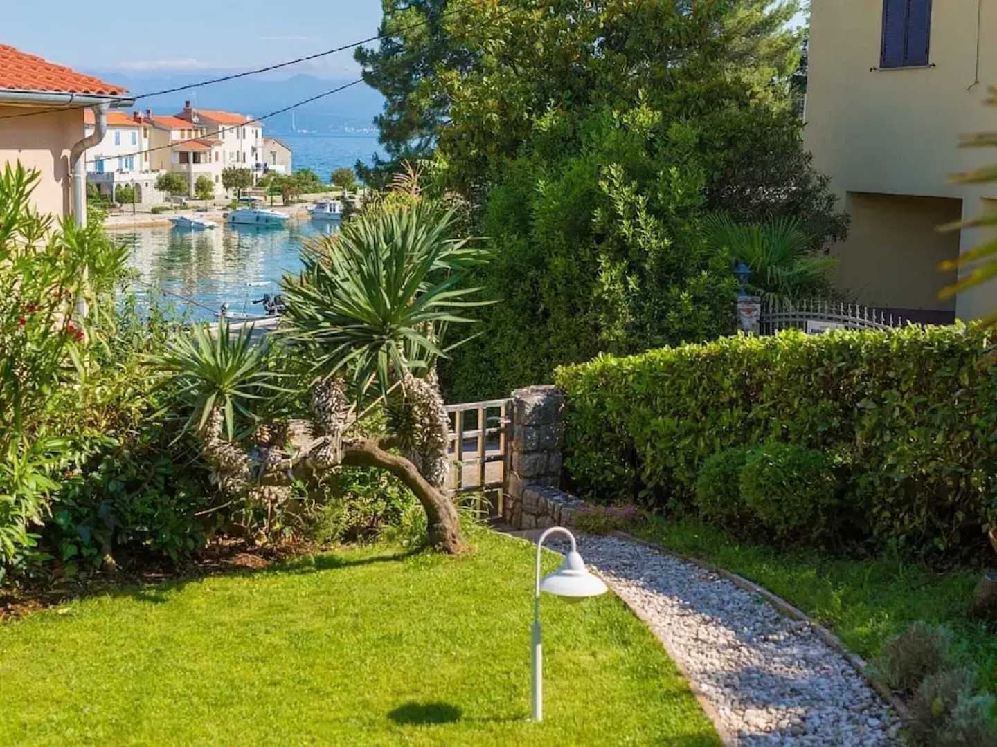 Nice Apartment With Private Terrace Near the Sea