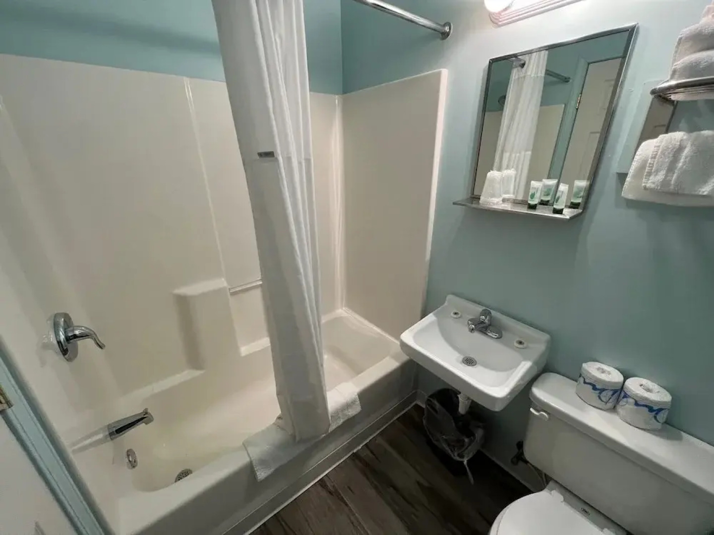 Crows Nest Inn Tawas