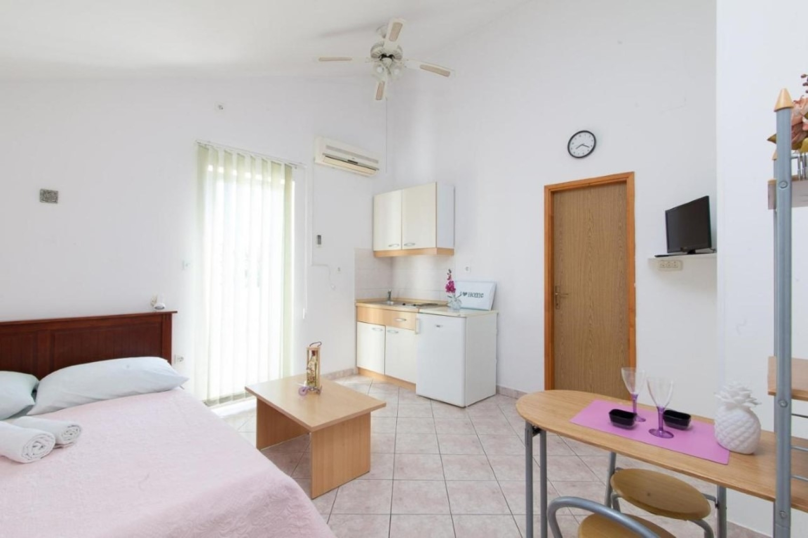 Studio apartment Vik - 250 m from beach SA4 Brodarica, Riviera Sibenik