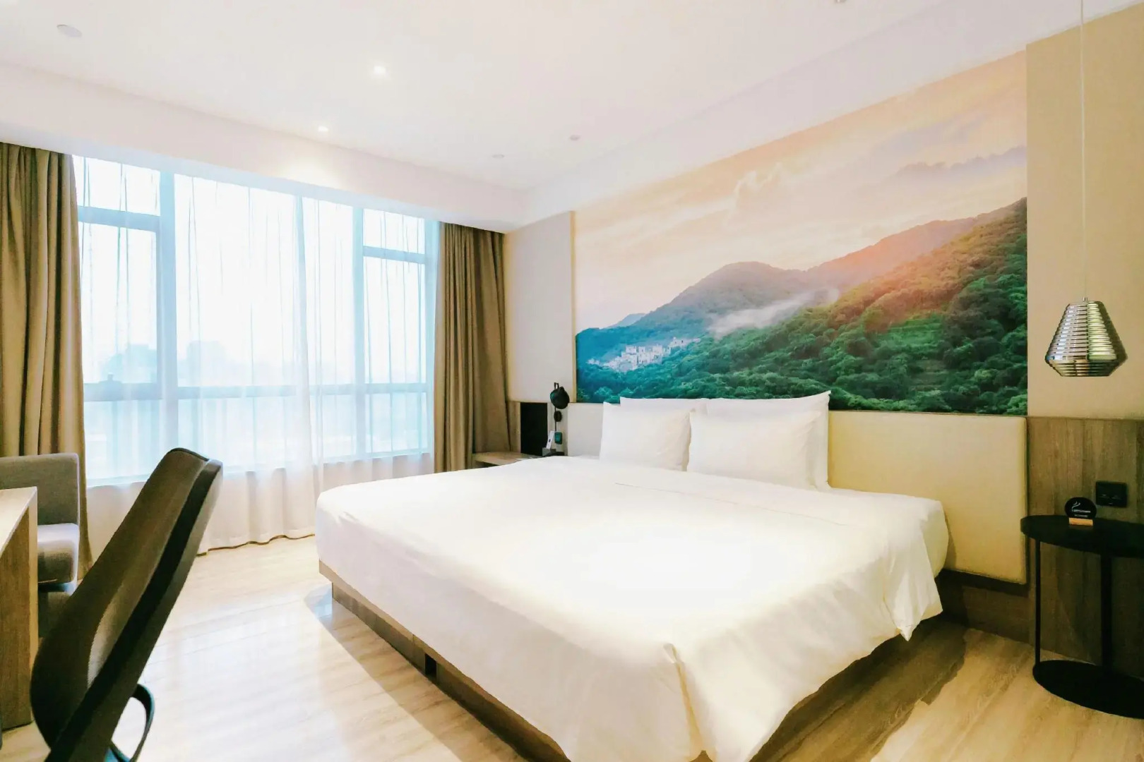 Atour Hotel High Speed Railway Station Maoming