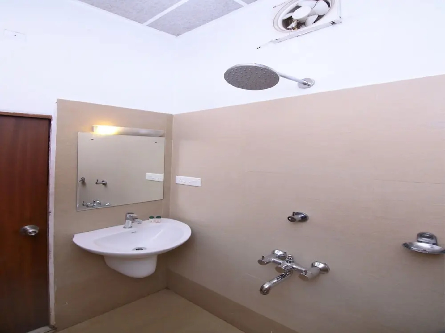 OYO 11374 Hotel Pearl View Residency