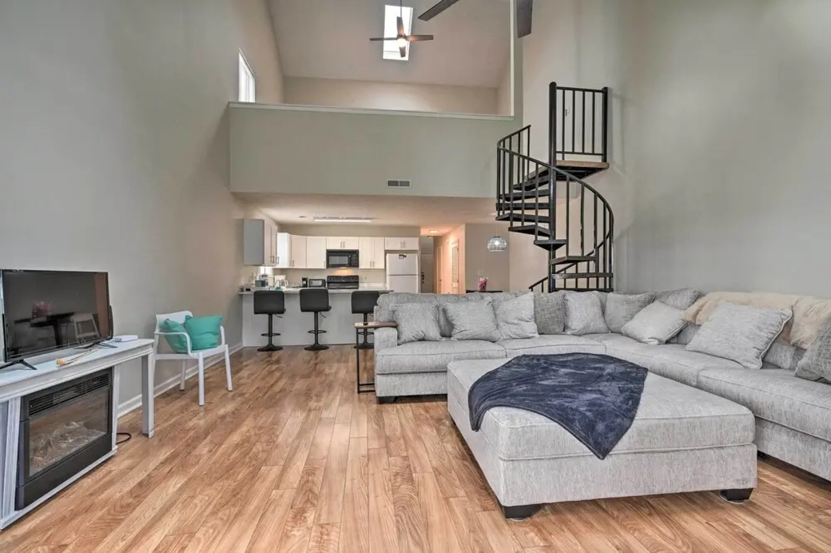 2 Mi to Surfside Beach: Golf Getaway w/ Balcony!