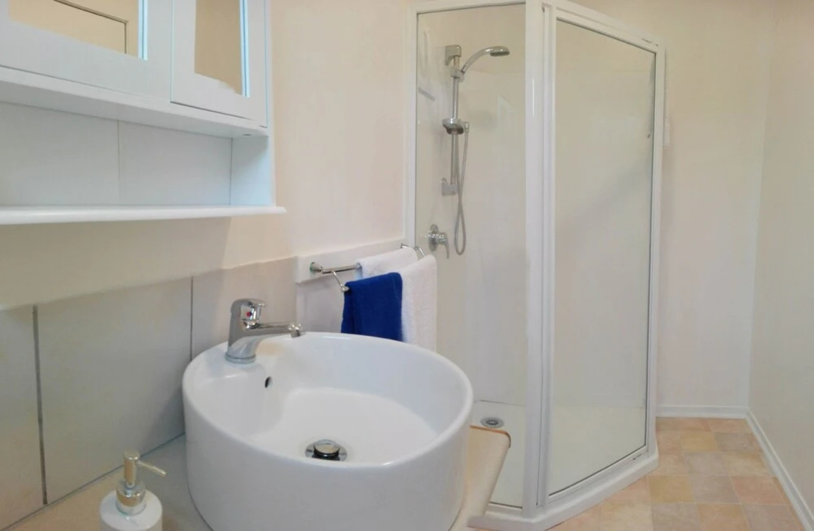 Purple Hen Country Lodge