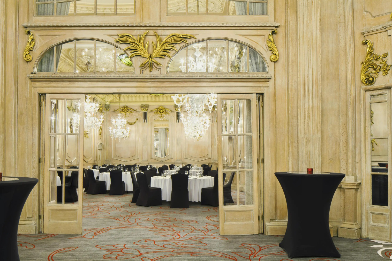 Отель The Dilly