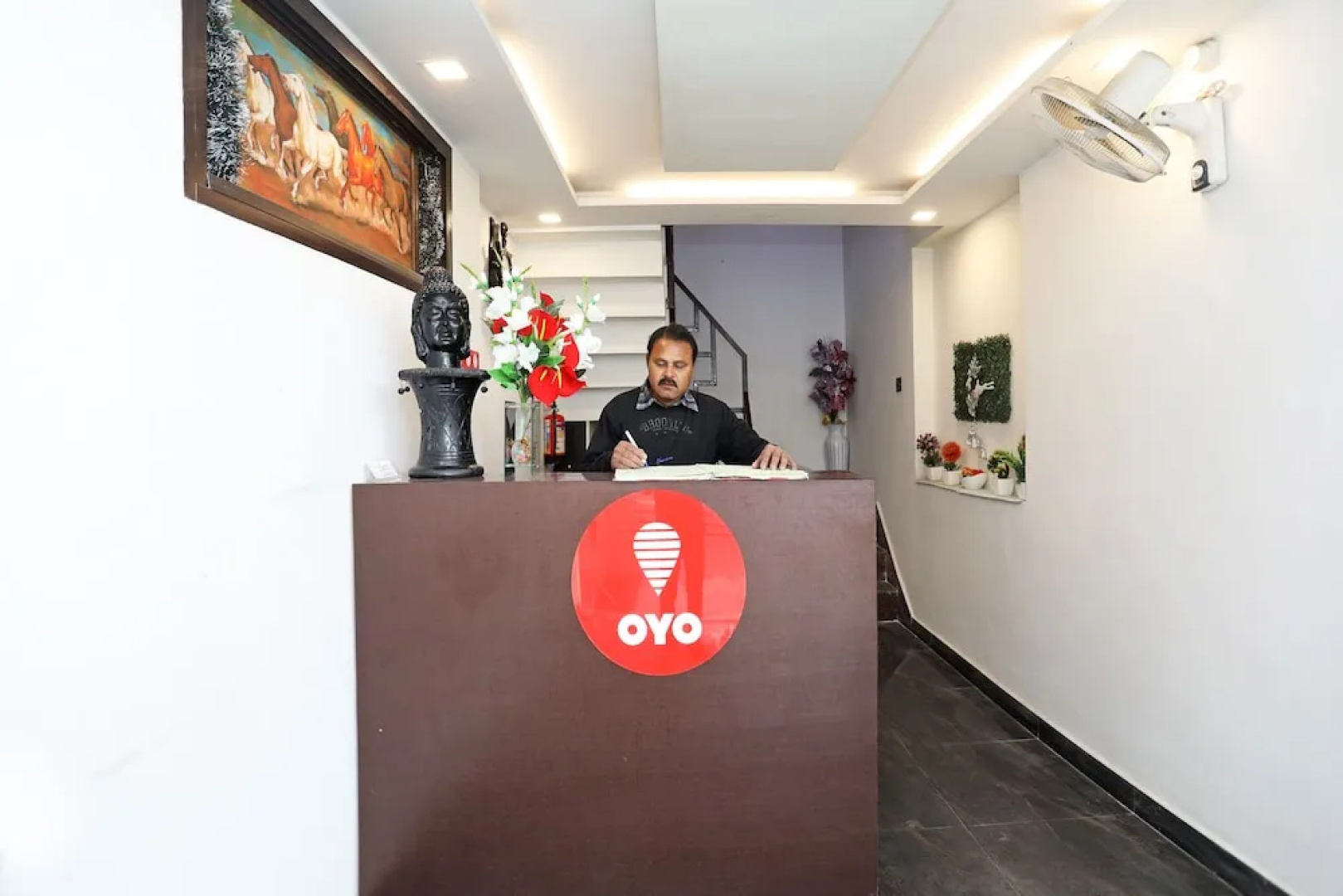 OYO 10535 Hotel Alpine