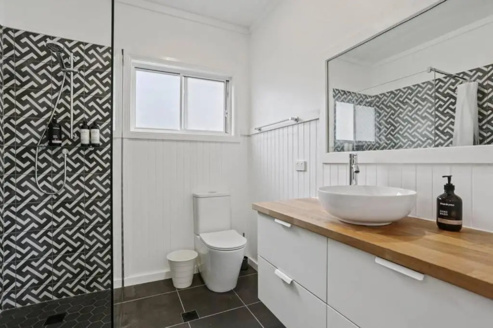 Canoon - 4 Bedroom, Pet Friendly home