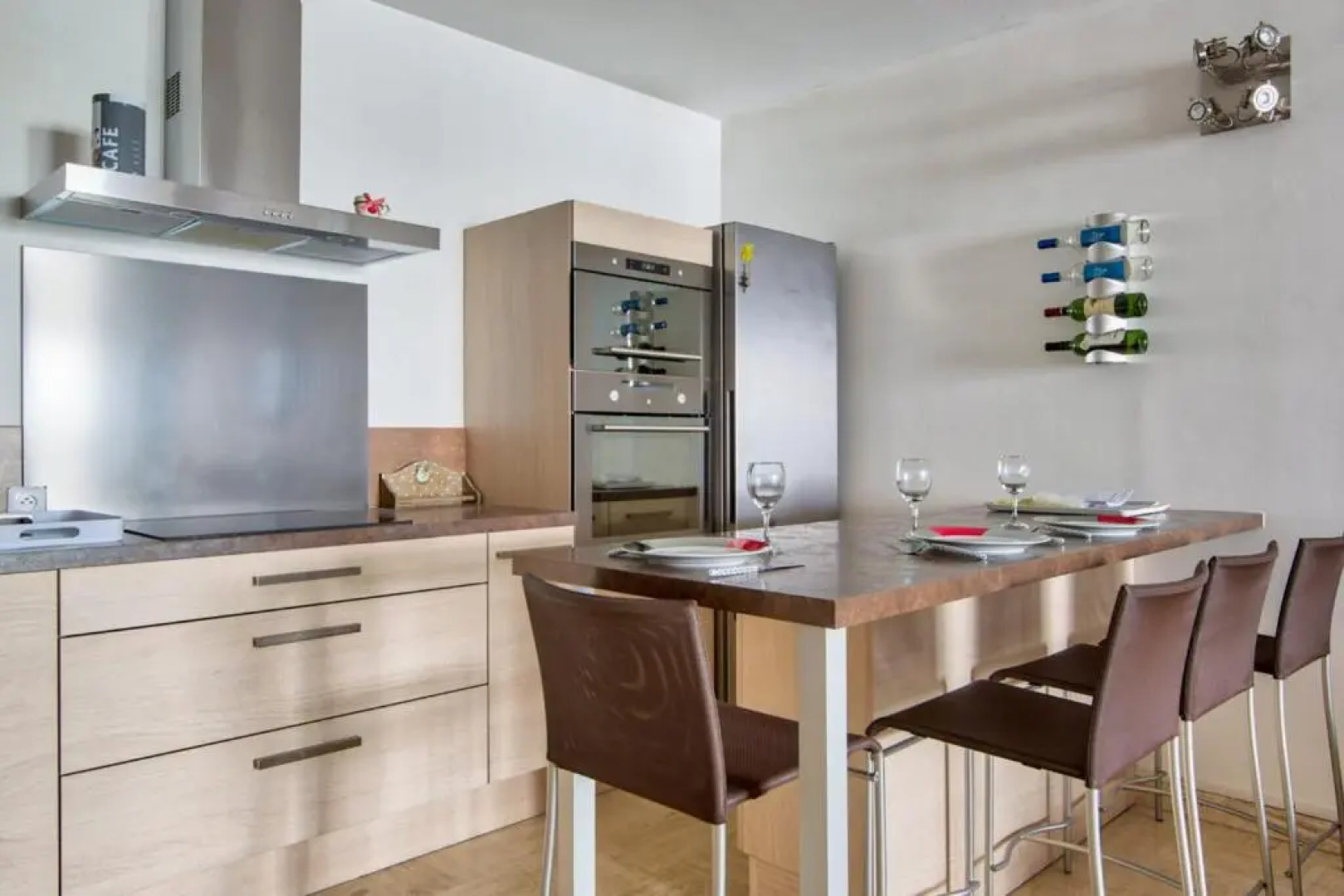 1br w AC and terrace in the heart of Toulon near train station Welkeys