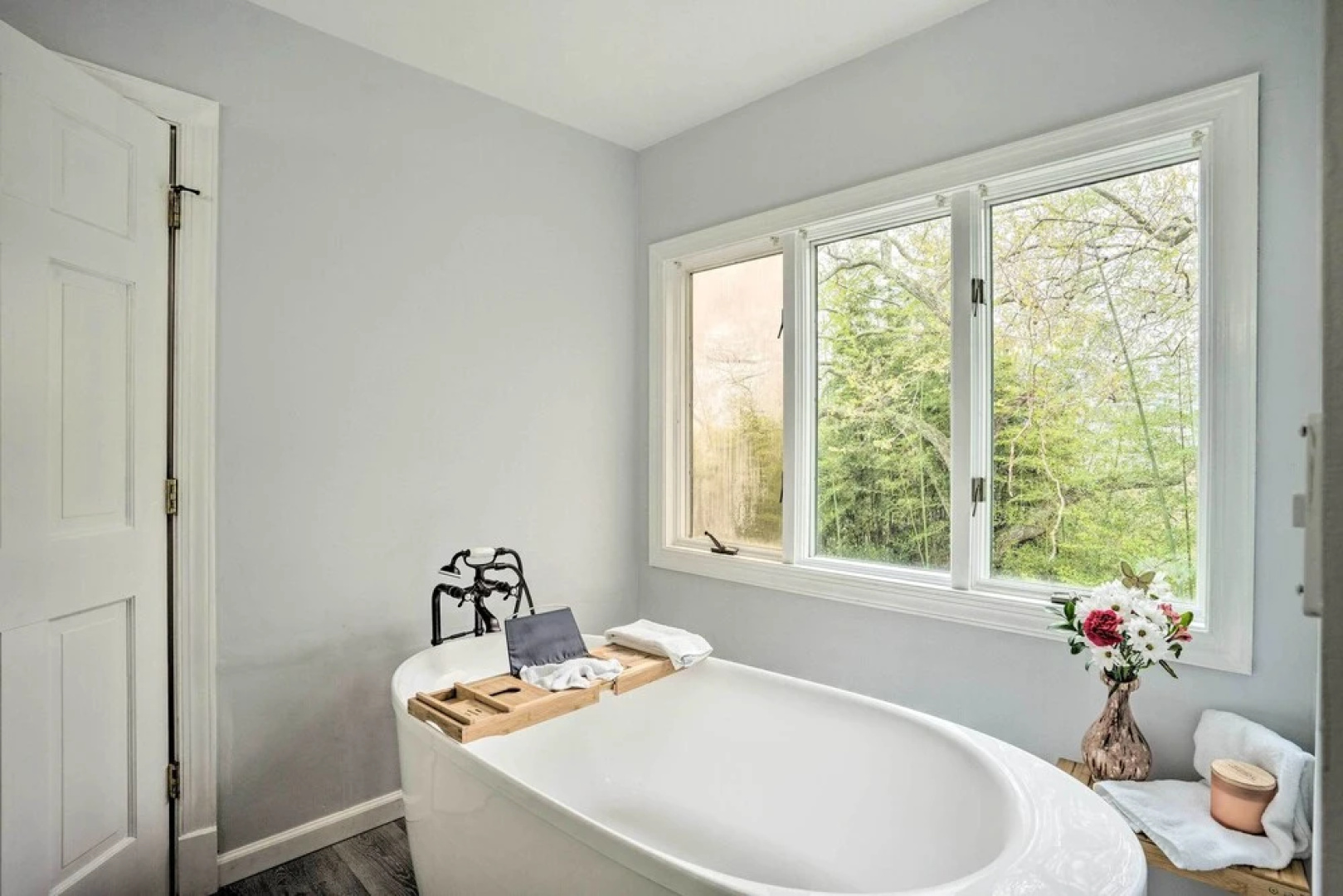 Riverfront Retreat in Urbanna w/ Indoor Hot Tub!