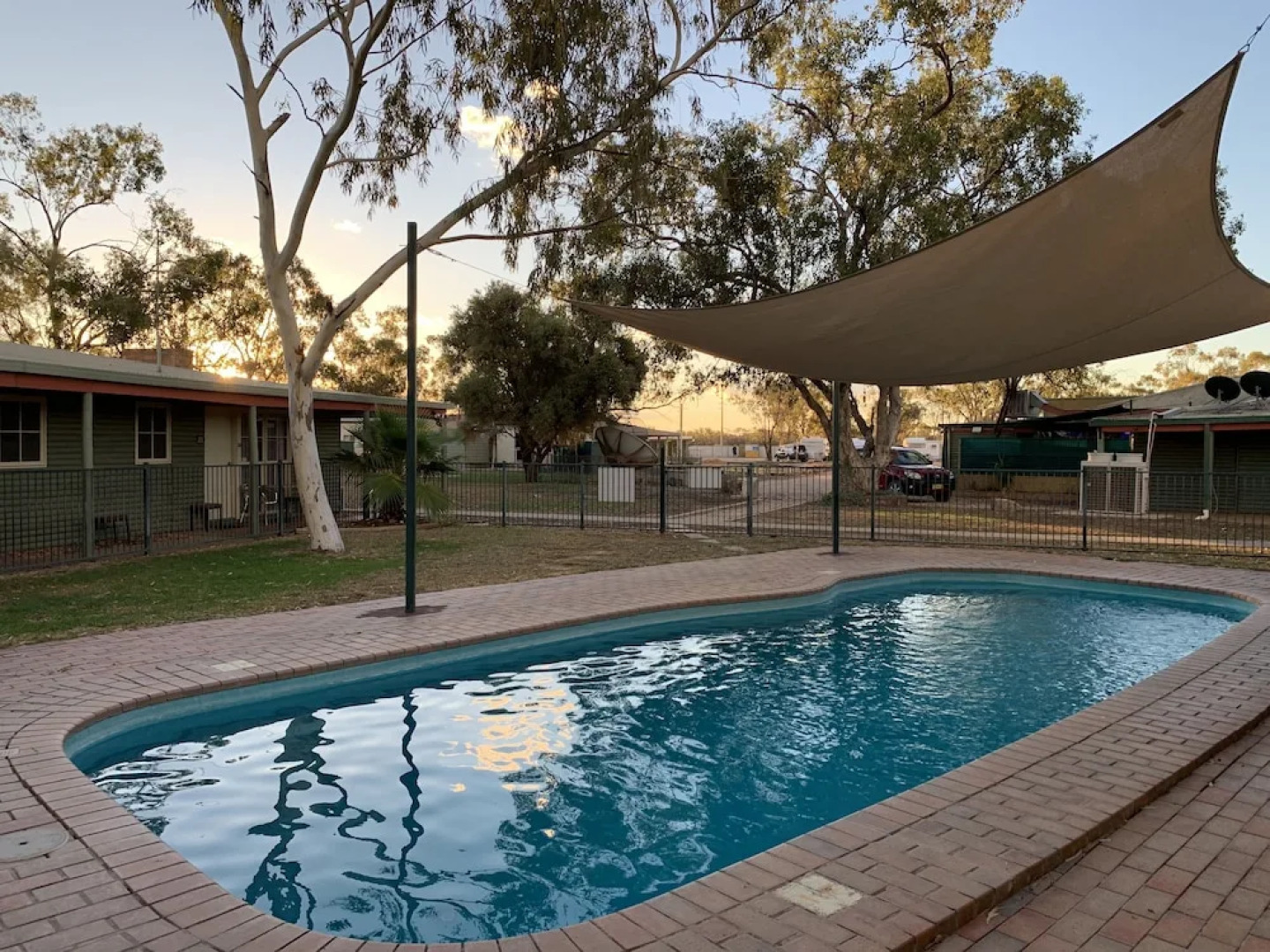 Lightning Ridge Outback Resort & Caravan Park