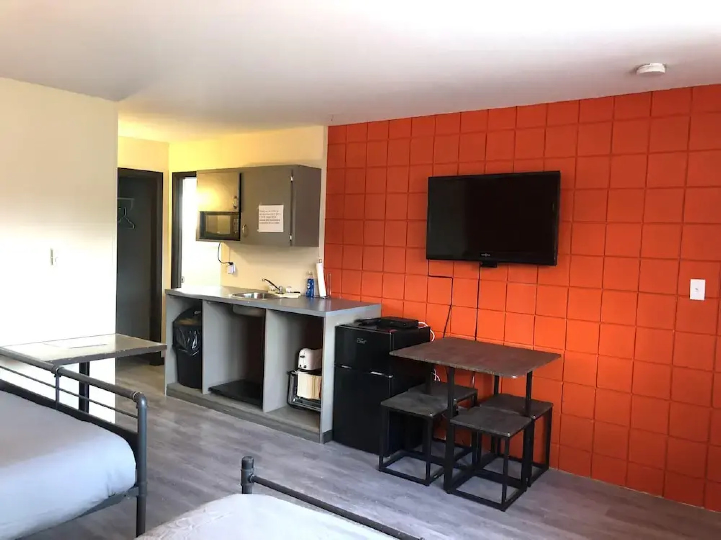 The Canterbury Inn of Downtown Invermere