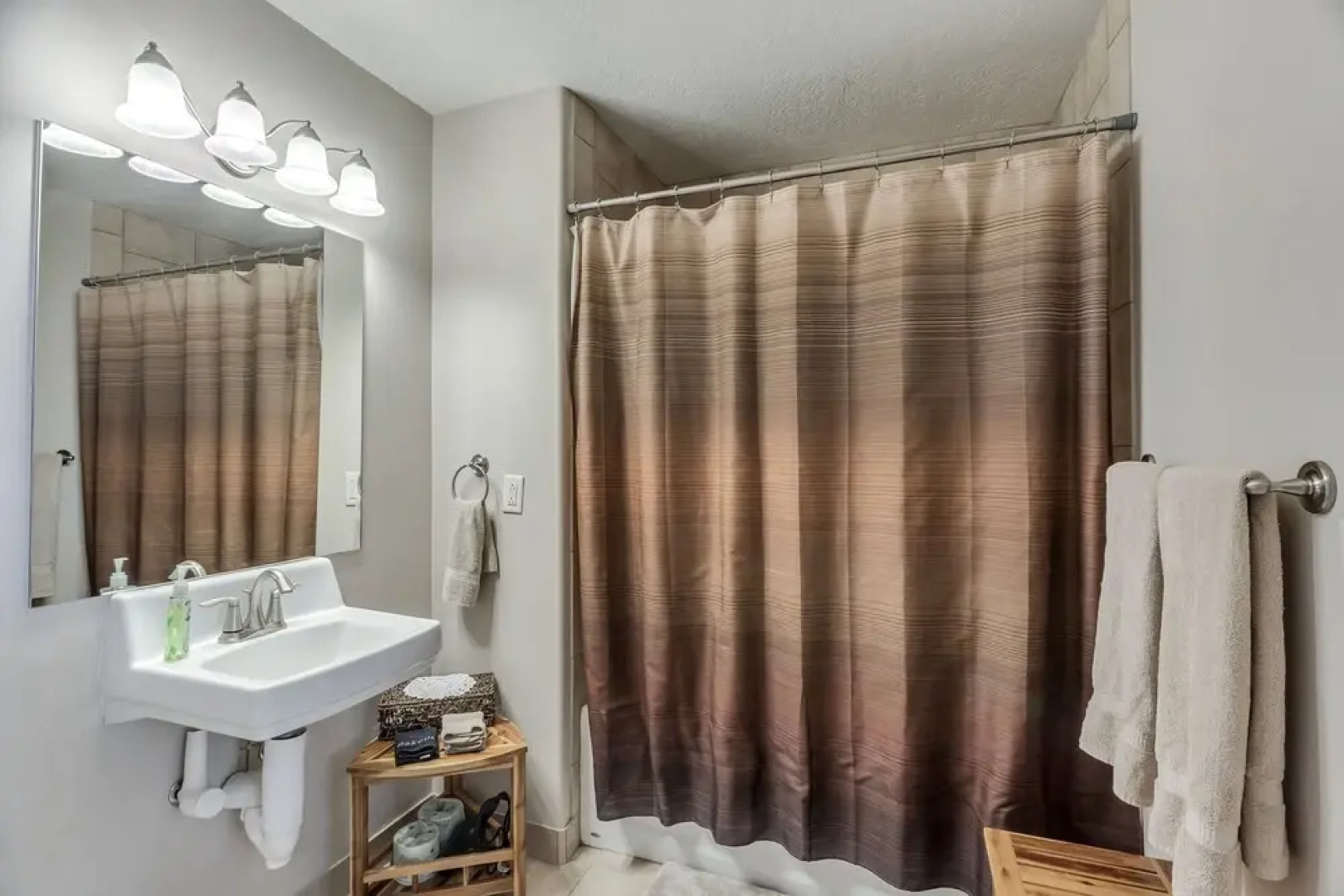 Citifront A 3 Bedroom Condo by RedAwning