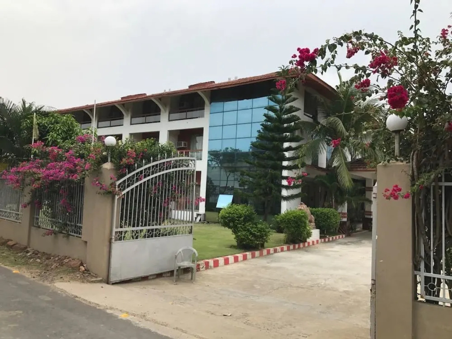 Kings Crown Resort - Mandarmani