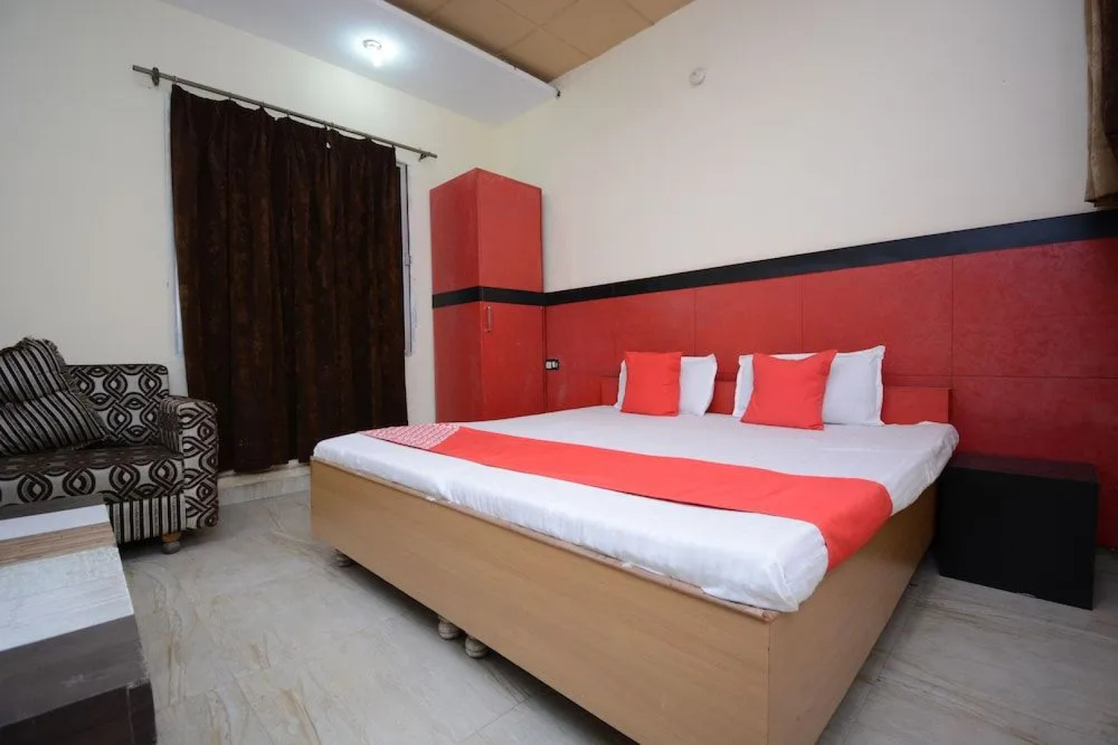 Oyo 29852 Hotel Golden View