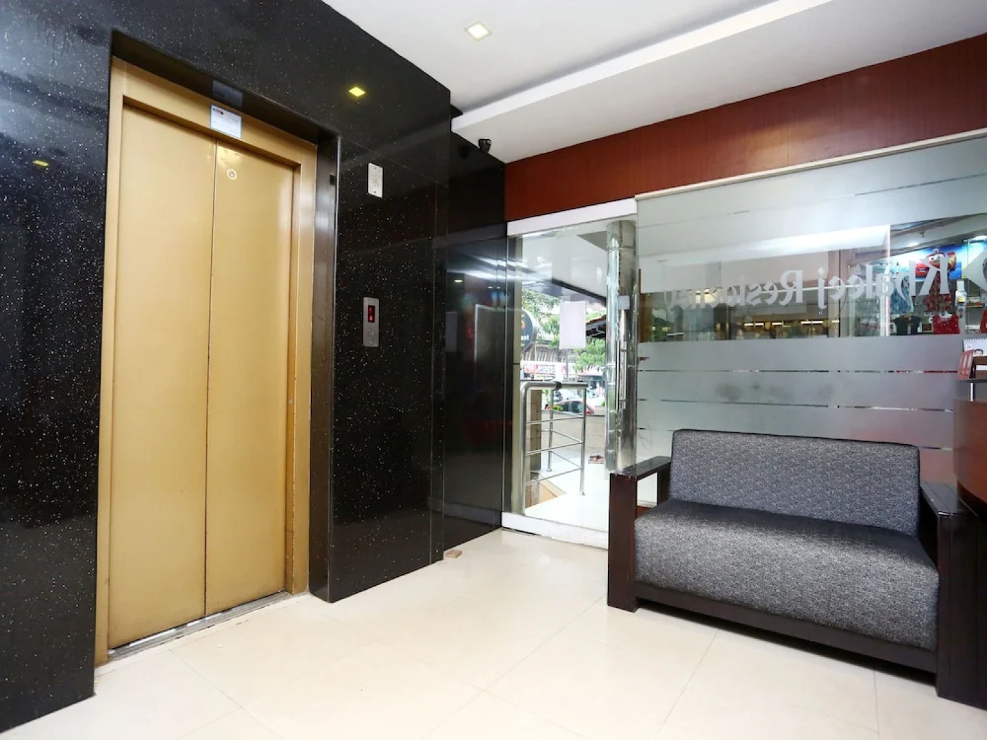 OYO 5075 Khaleej Residency