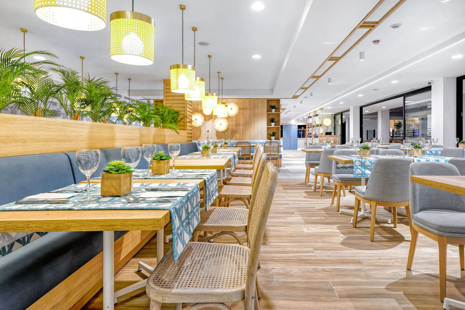 Отель Broncemar Beach Suites