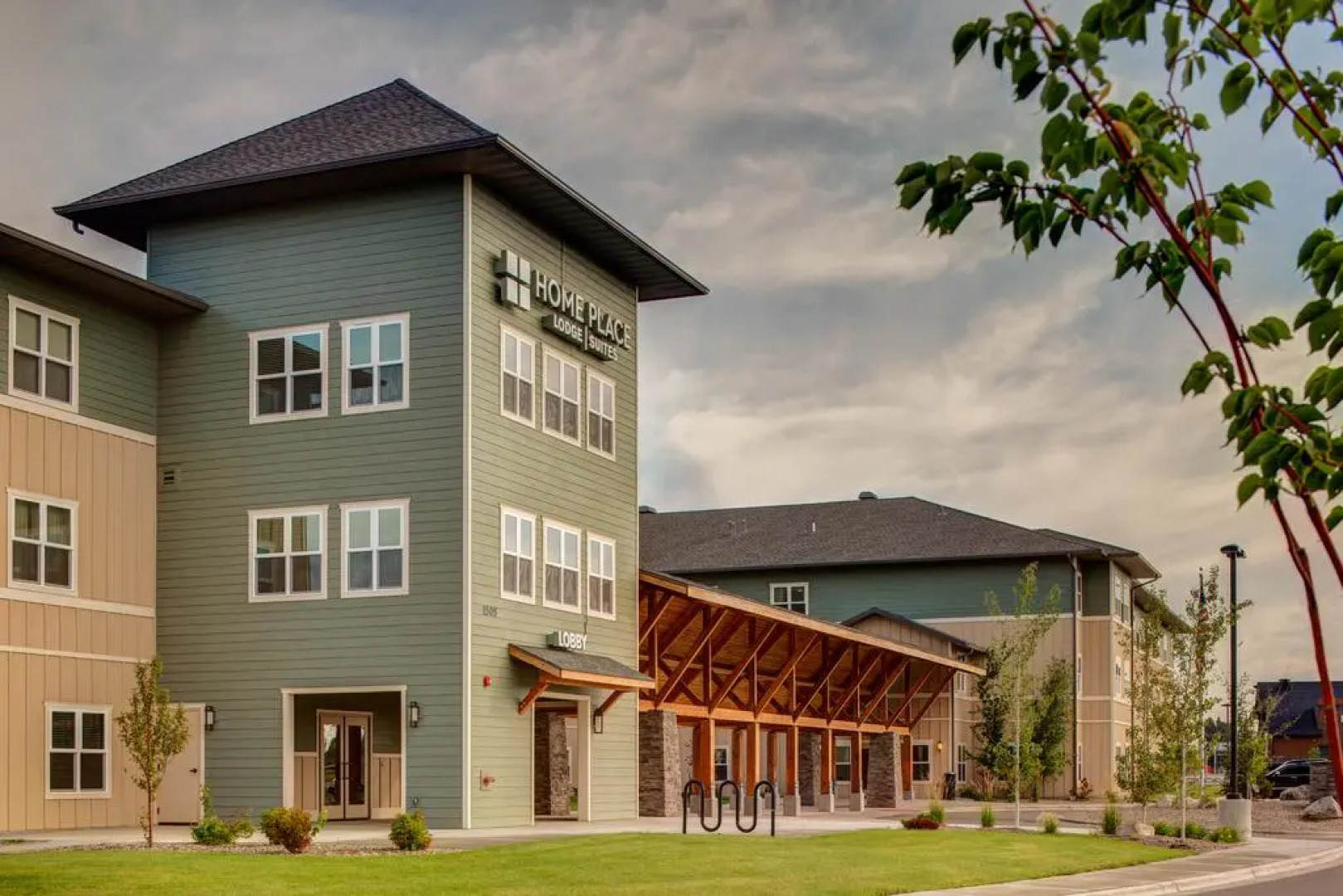 Clarion Hotel & Suites