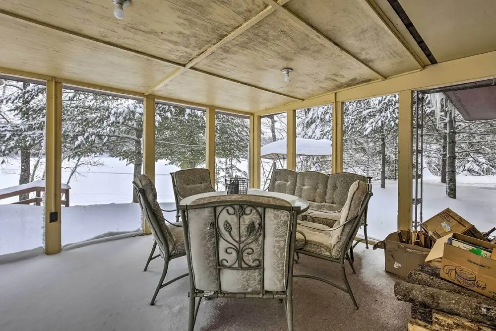 All-season Lakefront Mercer Vacation Rental